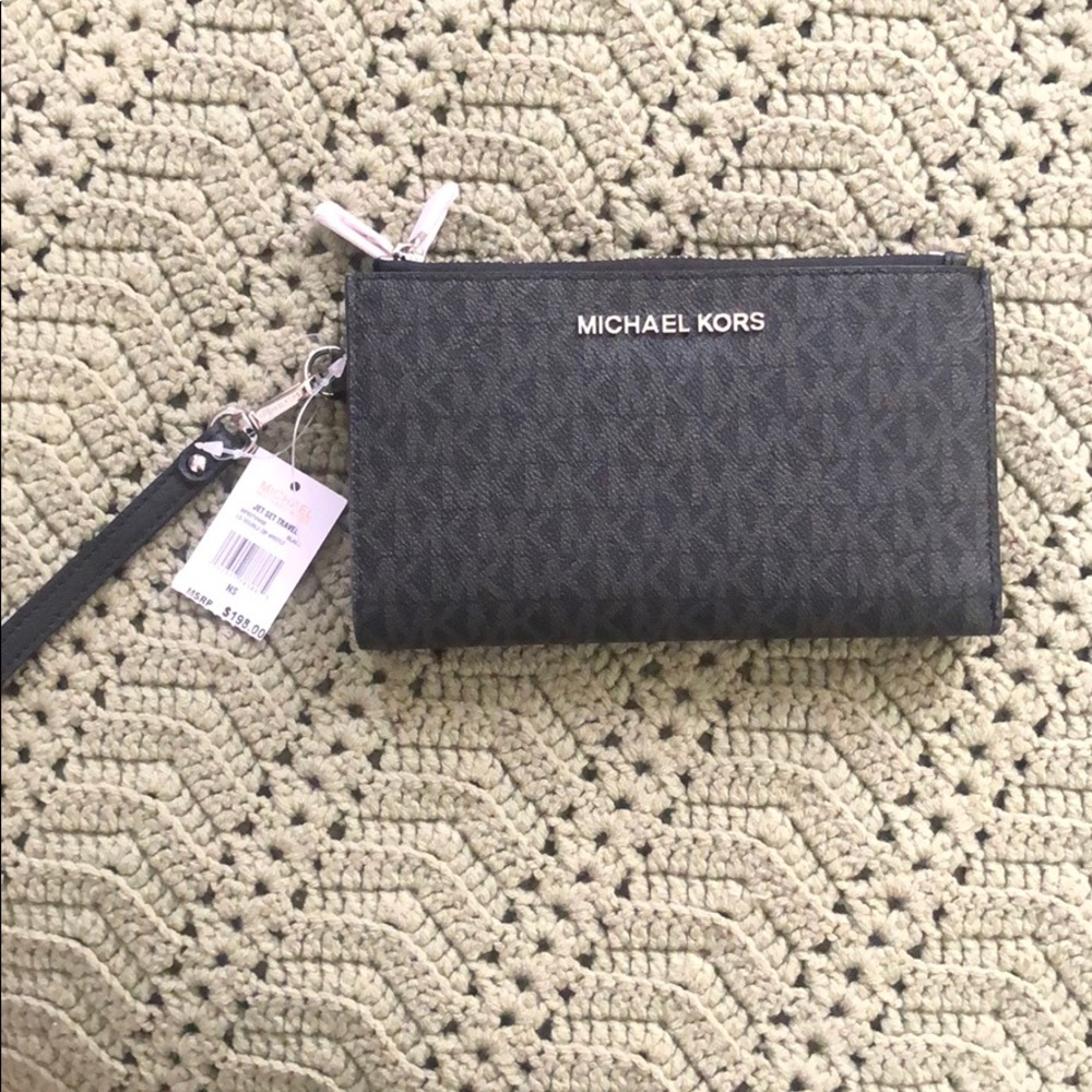 Black MK Michael Kors Jet Set Travel Wristlet